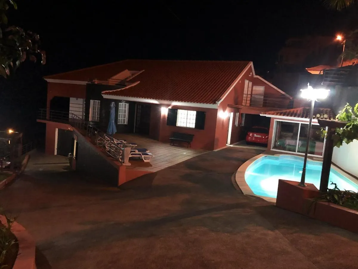 Pleasant Apartment With Private Pool In Lombo Do Doutor 50 M² 칼례타